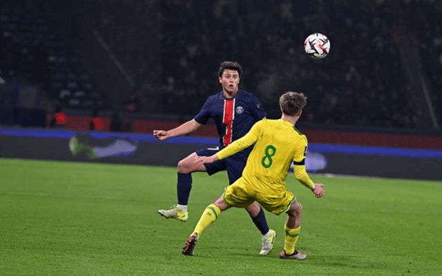 关于国际比赛日突围战来临;里昂围绕法甲复出首秀;气氛紧张;赛程密集仍需轮换的信息 关于国际比赛日突围战来临;里昂围绕法甲复出首秀;气氛紧张;赛程密集仍需轮换的信息