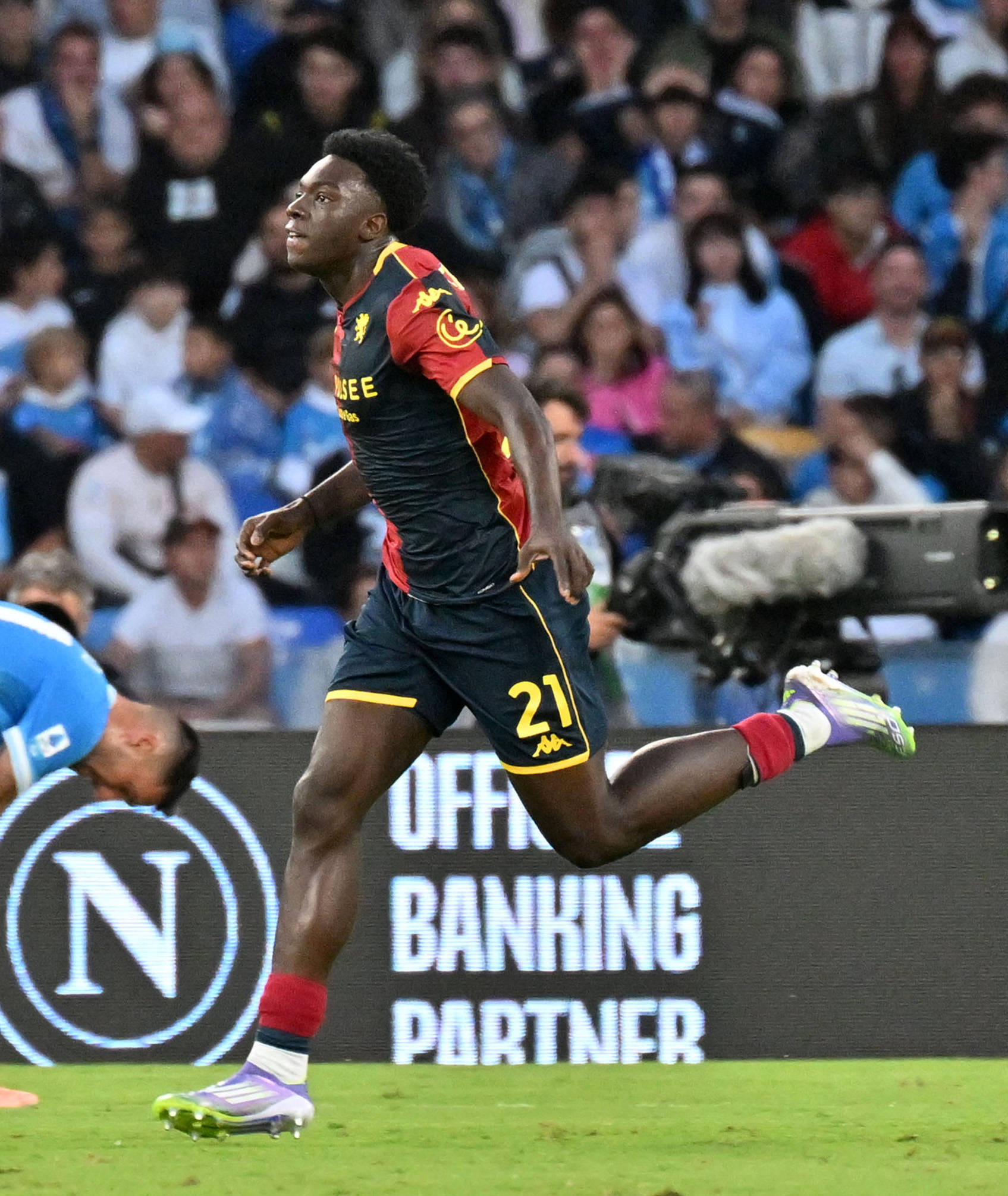 清晨那不勒斯豪取连胜：意甲节点到来；赛场秩序良好；身体对抗强度拉满的简单介绍